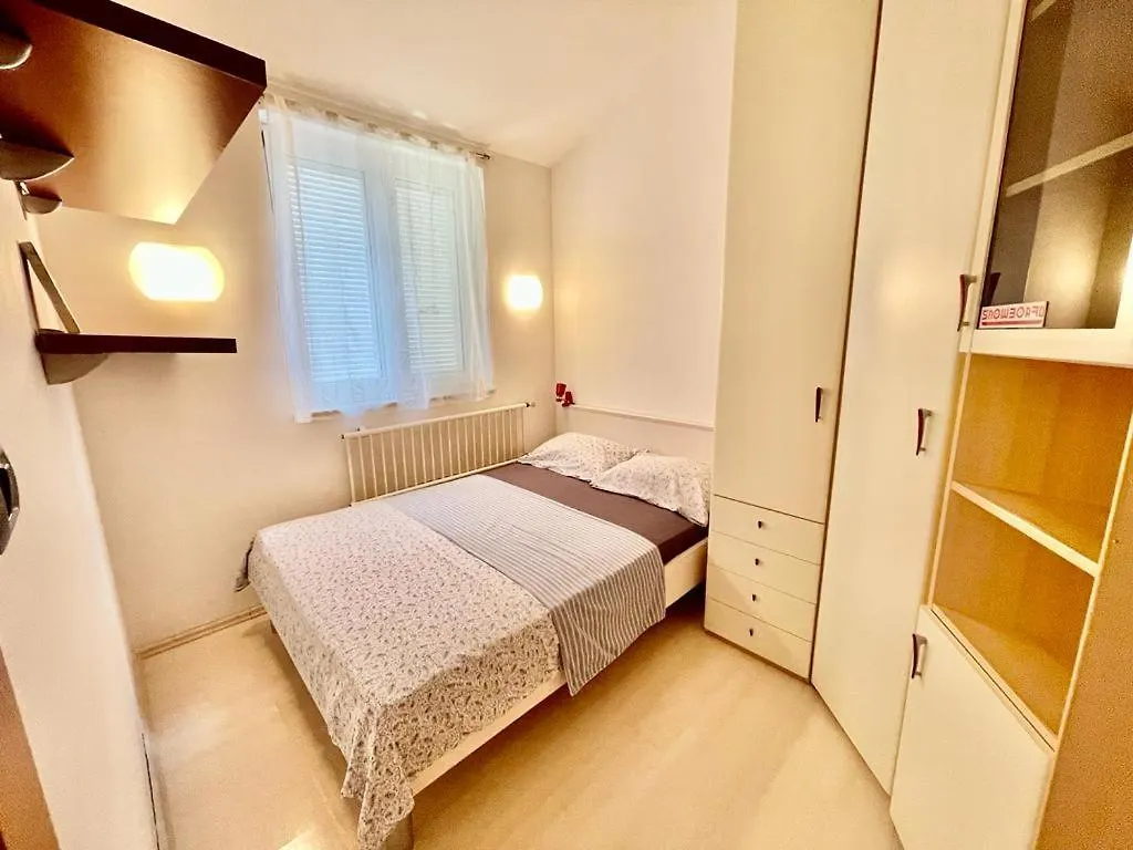 Belview - Beachfront Apartments プーラ