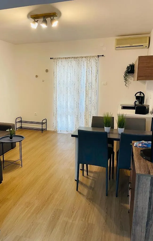 Belview - Beachfront Apartments プーラ