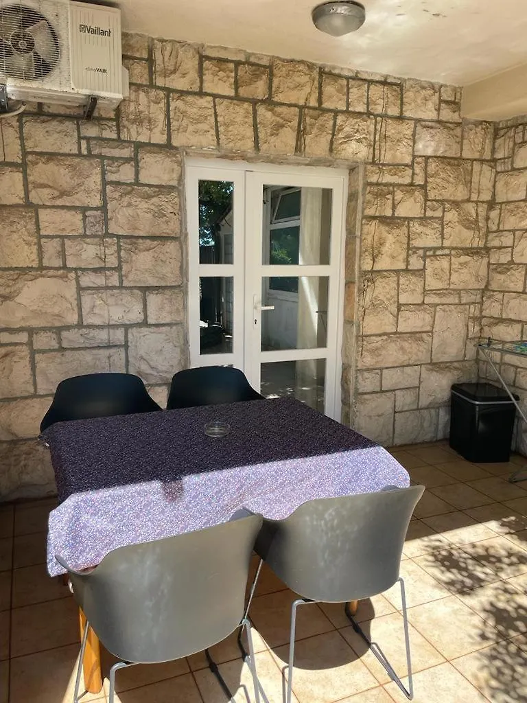 Belview - Beachfront Apartments プーラ