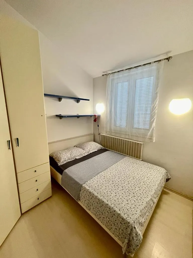 Belview - Beachfront Apartments プーラ